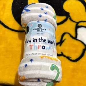 Comfort Bay Kids Glow Throw - dinosaurs